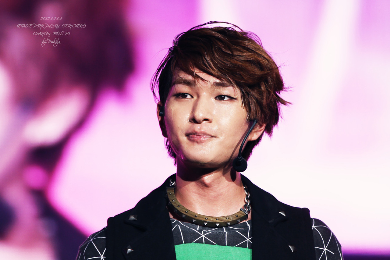 120808 Onew @ Etude Pink Play Concert Tumblr_m8hdgr5eJ11r8fs1io1_1280