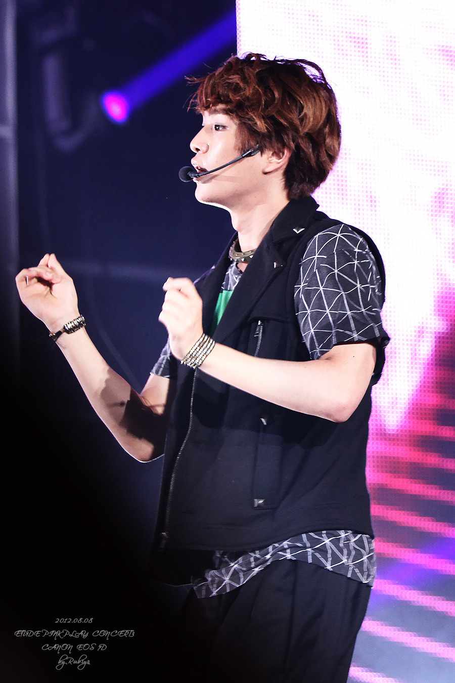 120808 Onew @ Etude Pink Play Concert Tumblr_m8hdpsPWnq1r8fs1io1_1280