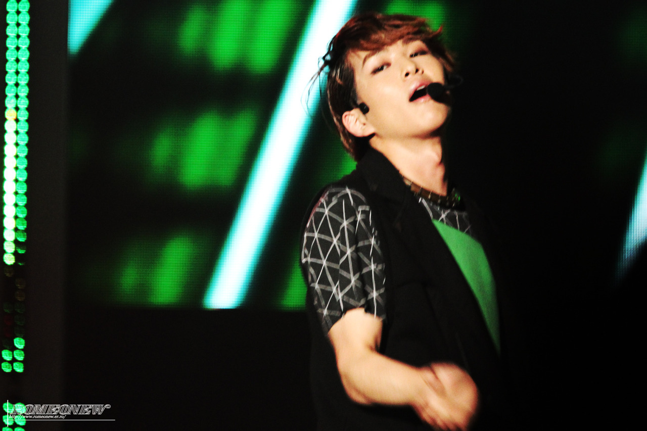 120808 Onew @ Etude Pink Play Concert Tumblr_m8ho5kzFNr1r8fs1io1_1280