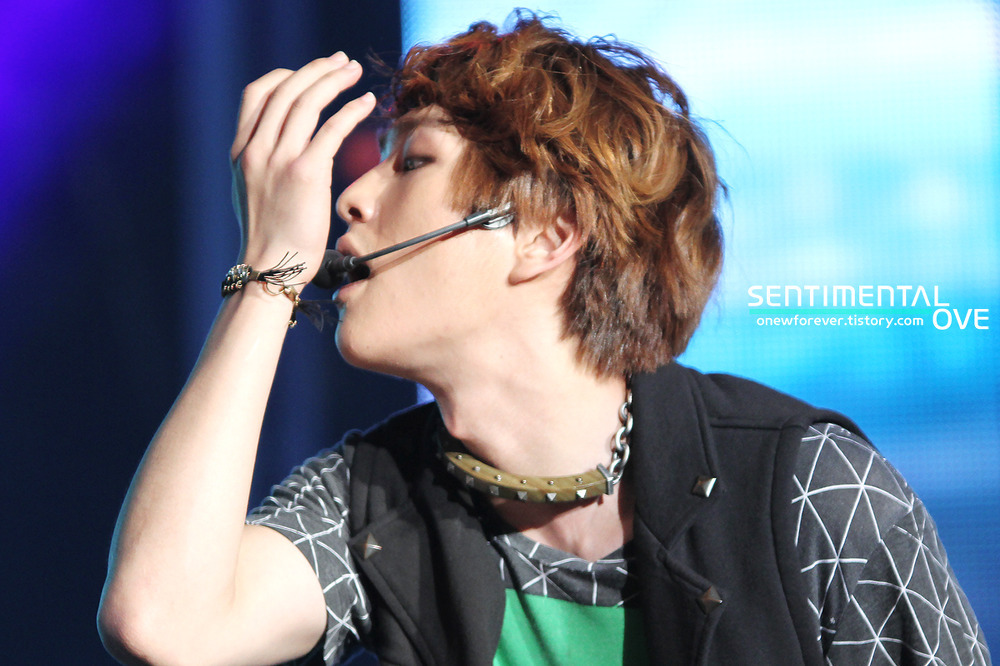 120808 Onew @ Etude Pink Play Concert Tumblr_m8hoyx4zNC1r8fs1io1_1280