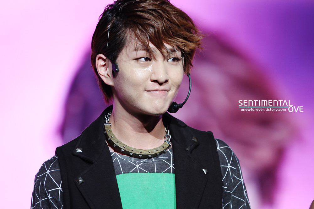 120808 Onew @ Etude Pink Play Concert Tumblr_m8hp25p2xS1r8fs1io1_1280