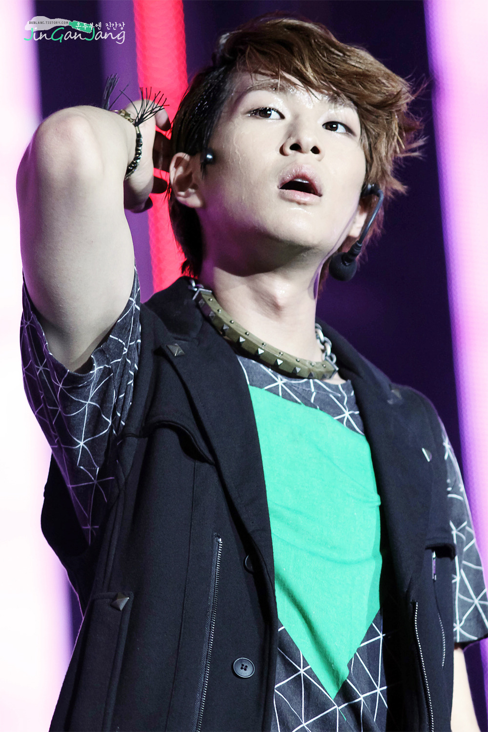 120808 Onew @ Etude Pink Play Concert Tumblr_m8ikjnP40H1r8fs1io1_1280