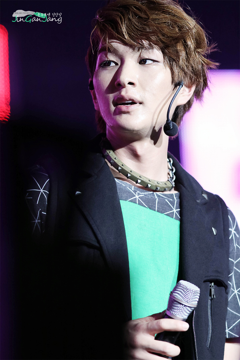 120808 Onew @ Etude Pink Play Concert Tumblr_m8ikk22PxB1r8fs1io1_1280