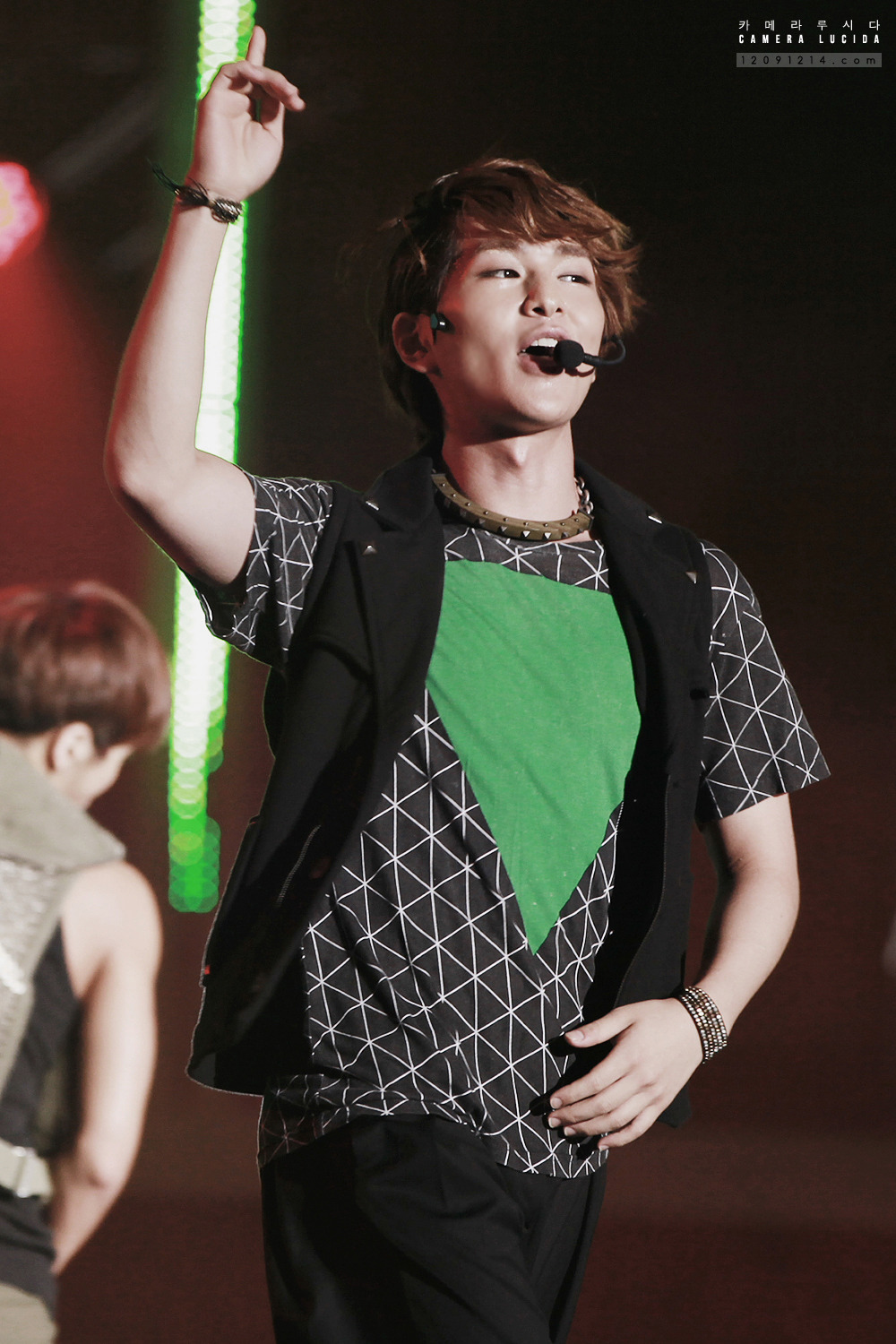 120808 Onew @ Etude Pink Play Concert Tumblr_m8iktpK8UU1r8fs1io1_1280