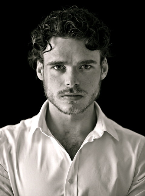 Richard Madden - Robb Stark Tumblr_m8lr7vJDcp1qd5jkro1_500