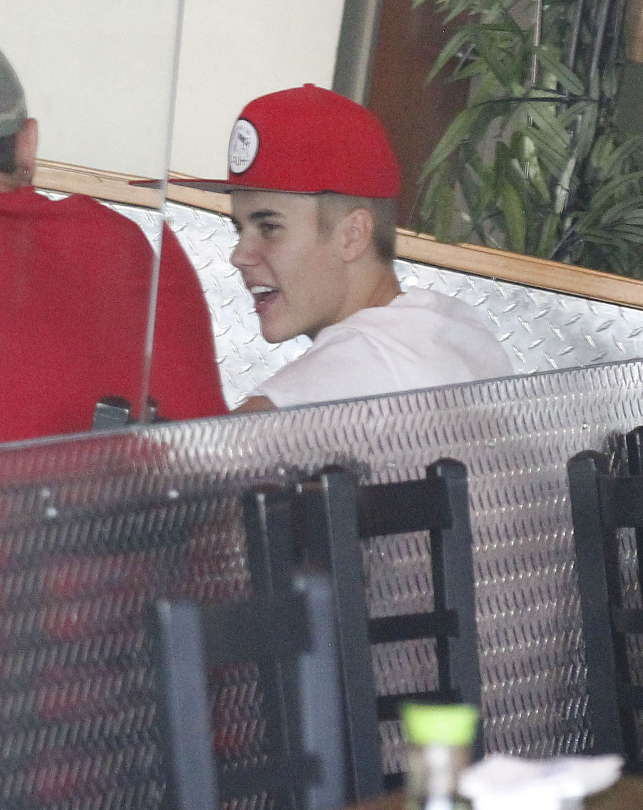 Justin, Jeremy, Erin, Jazzy et Jaxon de sortie au restaurant à Studio City. 11.08.2012 Tumblr_m8m7m2Vkys1rq31q9o7_1280