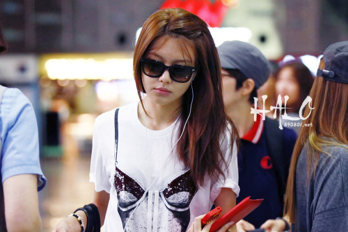 {PICS/120812} Sooyoung en aeropuerto Gimpo Tumblr_m8moysD0JE1qan6eto1_500