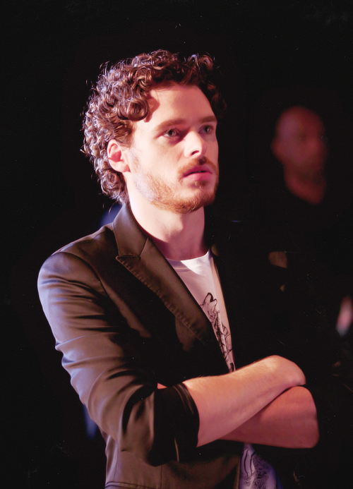 Richard Madden - Robb Stark Tumblr_m8nf2jmHYv1ql5royo1_500