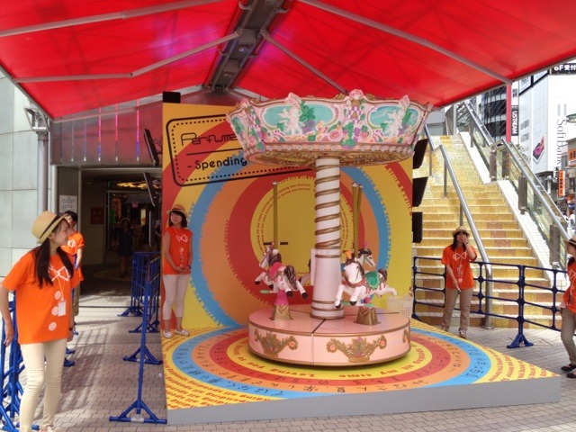 "Perfume-GO-ROUND" em Shibuya! (16/08/2012) Tumblr_m8tztxMk9A1r6iypmo1_1280