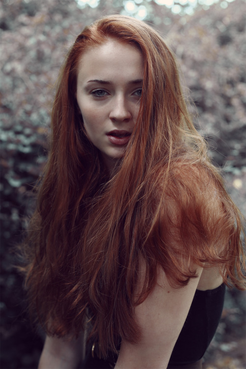 Sophie Turner - Sansa Stark Tumblr_m8v2v5PIbg1qbz157o1_500