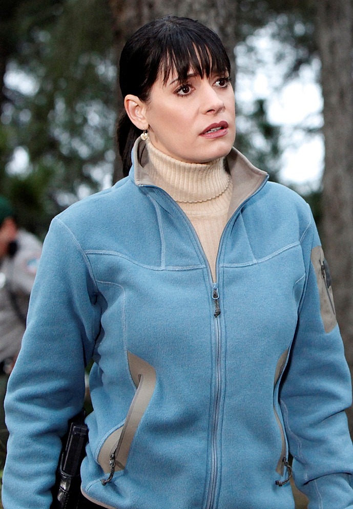 Kedvenc képeink Emily Prentissről - Page 2 Tumblr_m8vdix2t9b1rcln5fo9_1280