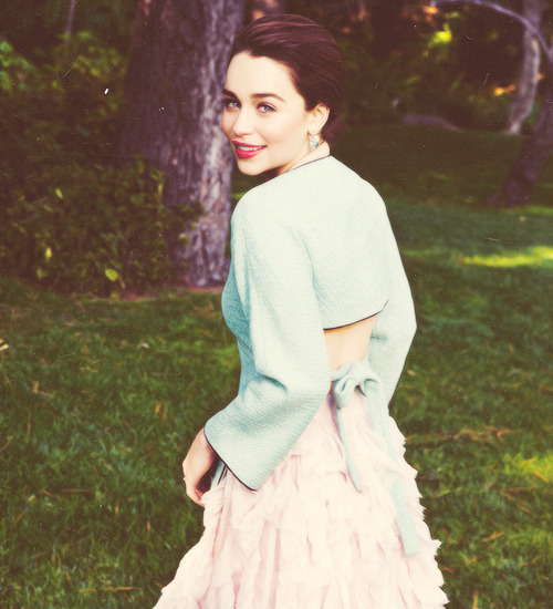 Emilia Clarke - Daenerys Targaryen Tumblr_m8zvvaa1y31qju782o1_r1_500