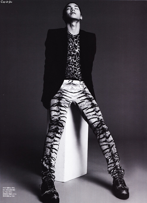 [24.08.2012] C.A.P pour 'L'Officiel Hommes' Tumblr_m99vdtHGQJ1re1oboo1_500