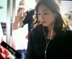 [PICS][FANTAKEN][25/08/2012]SNSD @ Airport heading YEOSU to attend “The 14th Korea-China Music Festival” Yeosu Expo  Tumblr_m9avdidXnu1qbug69o10_r1_250