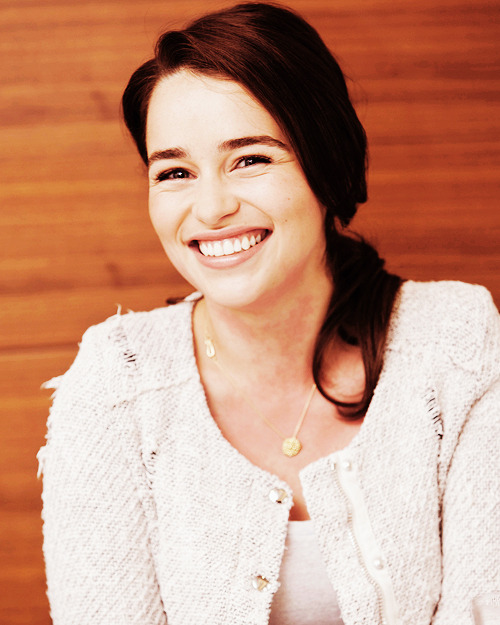 Emilia Clarke - Daenerys Targaryen Tumblr_m9feg9UvNM1rz6srqo1_500