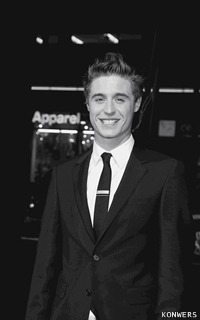 Max Irons - Judas C. Knowles Tumblr_m9fjxdNmXa1rwyhhvo1_250