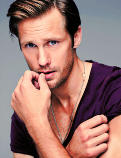 Alexander Skarsgard - Page 2 Tumblr_m9noy3TUi61rdo4ezo2_250