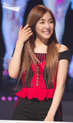 [UPDATE][PICS][02/09/2012]Tiffany @ Yakult Diet LOOK Fansign & Concert Event。 Tumblr_m9pbstSAcX1r4oun7o2_250