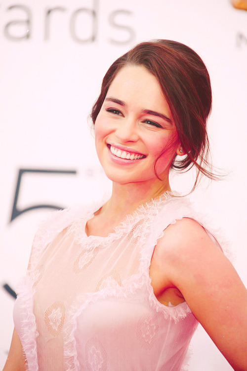 Emilia Clarke Tumblr_m9s1tqVoXX1reu0d7o1_500