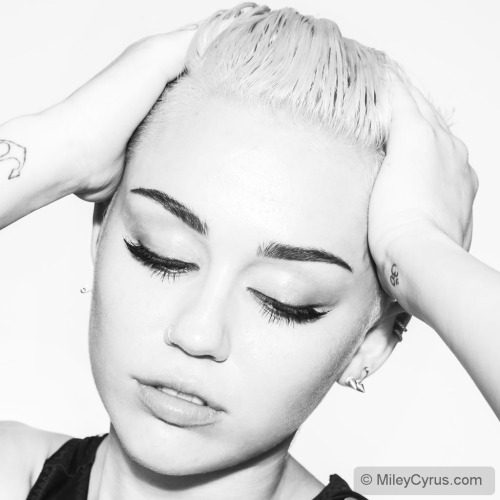 Miley Cyrus - Página 16 Tumblr_m9u37r3fmY1qkkda8o1_500