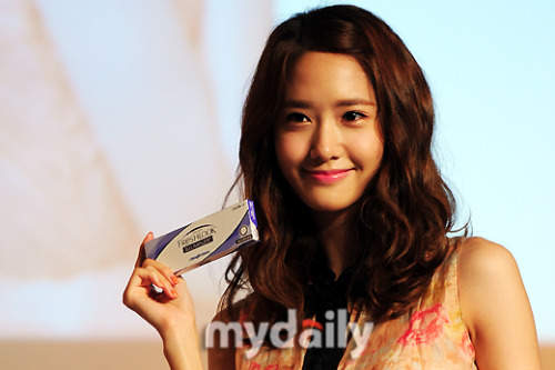 [PIC][05-09-2012]YoonA tham dự sự kiện ra mắt "Ciba Vision FreshLook" với tư cách là người đại diện vào sáng nay  - Page 2 Tumblr_m9ut6ps1bd1qd704zo1_500