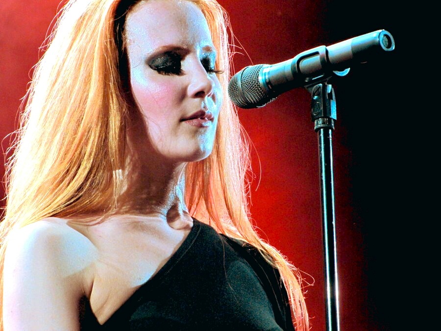 Fotos de Simone Simons - Página 11 Tumblr_m9wmjdpxOP1r7er40o1_1280