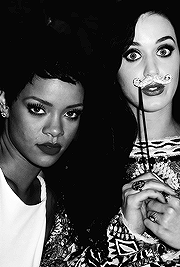 Rihanna Tumblr_ma0d6fUuF41rdwdsio2_250