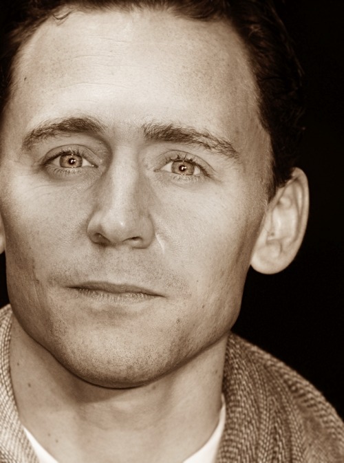 Kedvenc képeink Tom Hiddlestonról No. 1. - Page 38 Tumblr_ma3seneJiu1rahoeho1_500