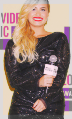 Demi Lovato. - Page 8 Tumblr_ma3xo523RC1r9c7nco4_250