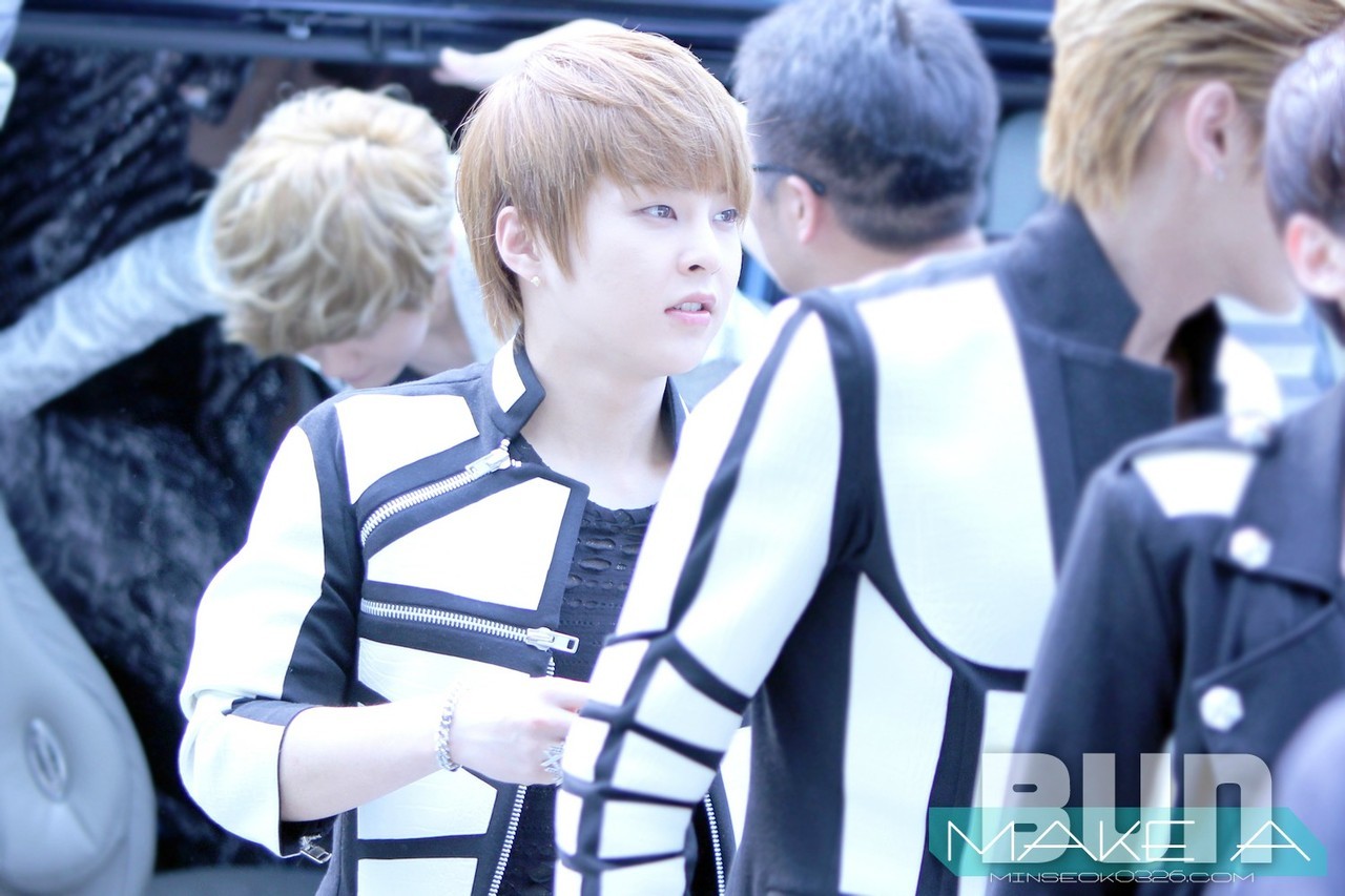 [Fantanken] 100912 EXO M XiuMin @ YAHOO! recording Tumblr_mae7ntR3aK1rtbnipo2_1280