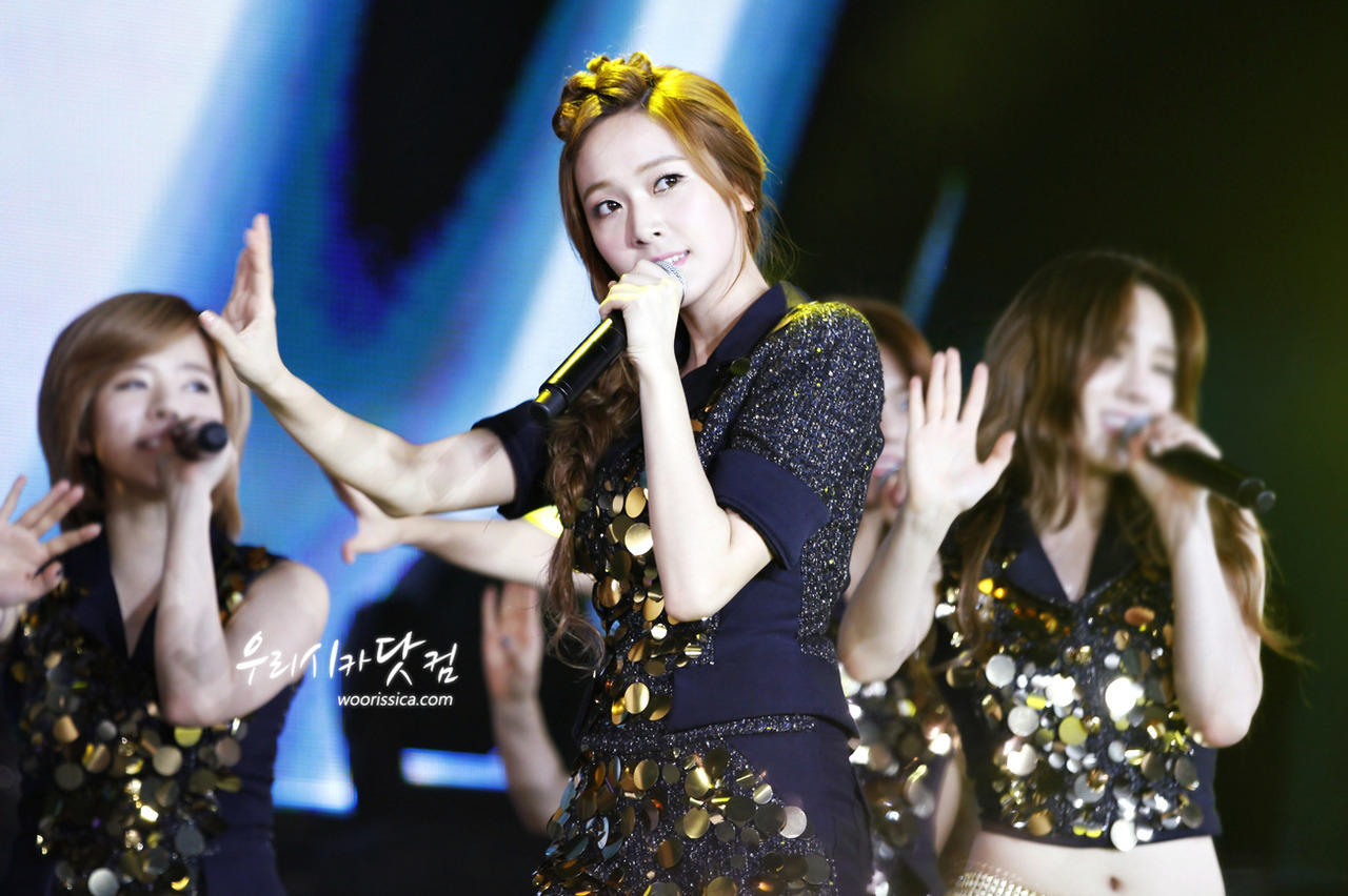 [PIC][21-09-2012]SNSD khởi hành đi Indonesia để tham dự  "SMTOWN Live World Tour III in Jakarta" - Page 9 Tumblr_max3o15fUP1qitdj1o1_1280