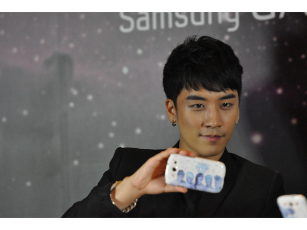 [Pics] Más fotos de Big Bang en “ALIVE Galaxy Tour 2012: Singapur” - Conferencia de Prensa Tumblr_mb1isvOj521rt0v7do2_1280