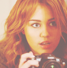 Miley Cyrus - Sayfa 2 Tumblr_mb4ofzoBNx1rdwdsio3_250