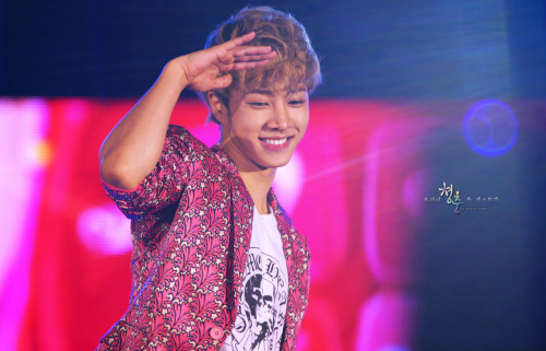 [PICS][07.10.2012] KiKwang @ China-Korea International Students Festival Tumblr_mbg4ntfAsk1qzjehuo2_500