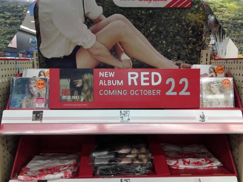 Taylor Swift >> álbum "Red" [II] - Página 2 Tumblr_mbg52hnreA1r7v5cyo1_500