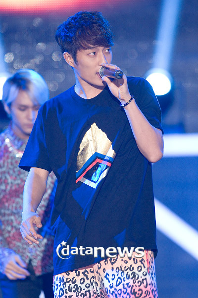 [PICS][07.10.2012] DooJoon @ China-Korea International Students Festival Tumblr_mbgc1xOT0w1qc4drwo2_400