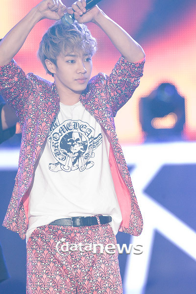 [PICS][07.10.2012] KiKwang @ China-Korea International Students Festival Tumblr_mbgc3aCDox1qc4drwo1_400