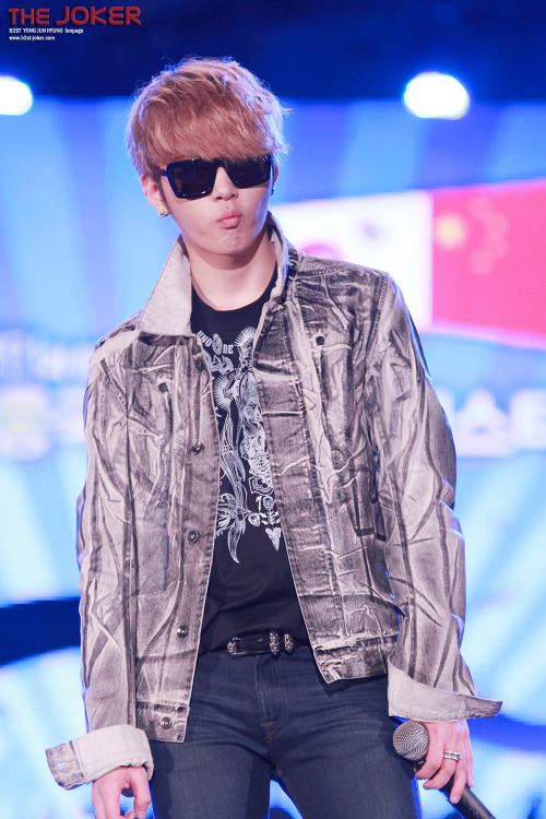 [PICS][07.10.2012] JunHyung @ China-Korea International Students Festival Tumblr_mbgg7n2CJh1qzjehuo3_500