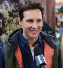 Peter Facinelli (Carlisle Cullen) - Σελίδα 6 Tumblr_mbsklqUdH51r54elbo6_250