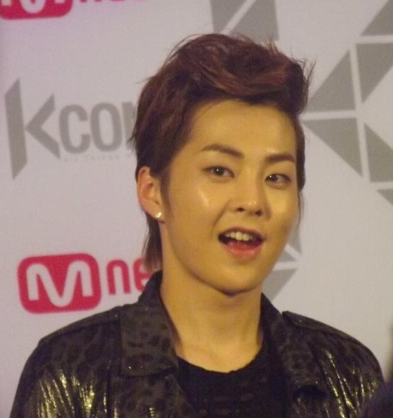 [Fantaken] 131012 EXO M XiuMin @ KCON Fansign Tumblr_mbx0vrKf9q1rh4rvmo1_1280