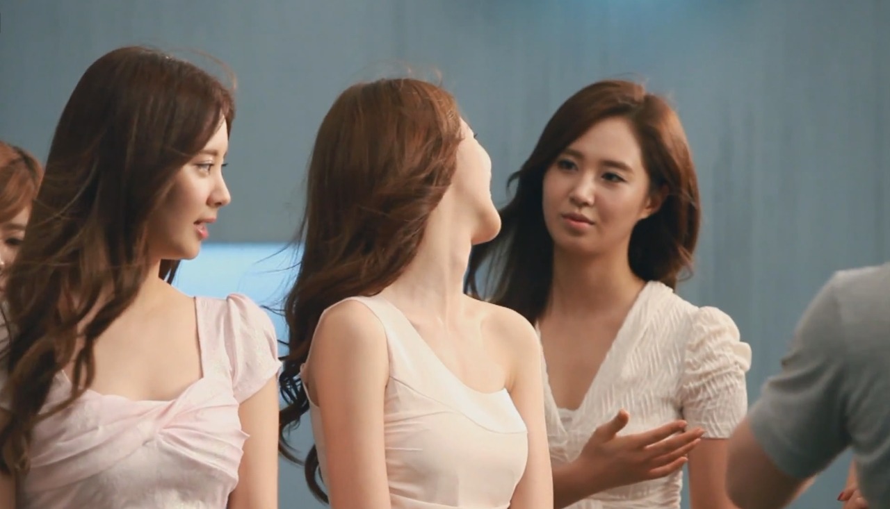 [PICS/GIFS][22/10/2012] SNSD Behind Scenes' Ace Bed" CF filming  Tumblr_mbzmoxwpOZ1r4oun7o6_1280