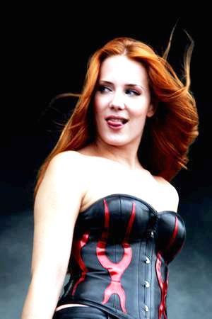 Fotos de Simone Simons - Página 12 Tumblr_mcbuywOeLB1rrl6m8o1_400