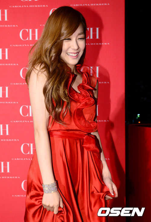  [CAPS]  Tiffany en evento de  Carolina Herrera Tumblr_mcr93xcGdo1qb1285o2_500