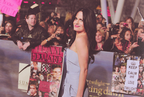 Elizabeth Reaser (Esme Cullen) - Σελίδα 2 Tumblr_mdfec0zJ4M1r1flizo1_500