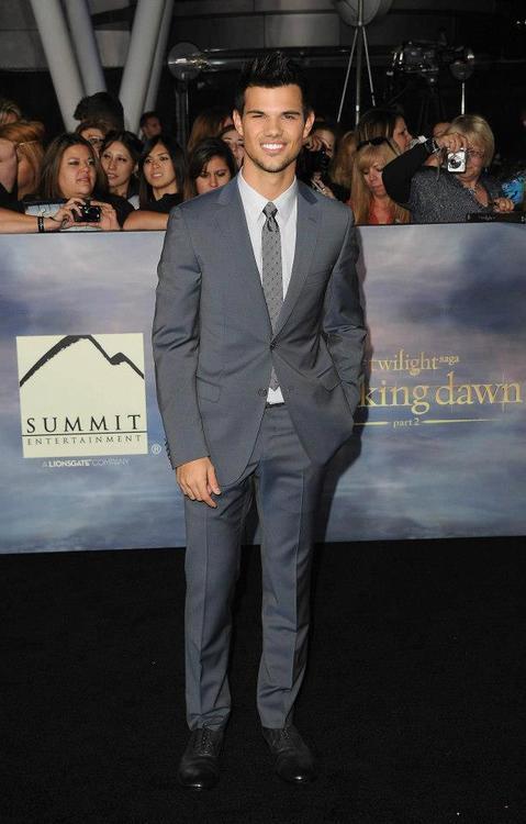 Taylor Lautner (Jacob Black) - Σελίδα 18 Tumblr_mdg0vjpsJR1qm441wo1_500