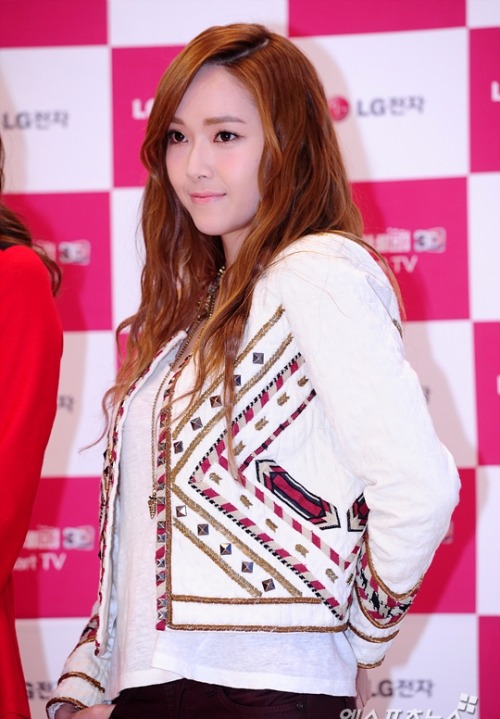 [PIC][15-11-2012]SNSD xuất hiện tại buổi fansign cho thương hiệu "LG" vào chiều nay Tumblr_mdizzlubqa1qitdj1o1_500