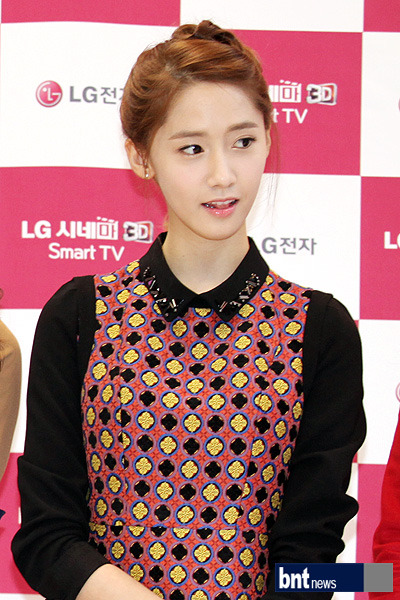 [PIC][15-11-2012]SNSD xuất hiện tại buổi fansign cho thương hiệu "LG" vào chiều nay Tumblr_mdj2km41OH1r8uyqao2_400