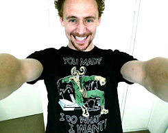 Tom Hiddleston - Kibeszélősdi - Page 9 Tumblr_mdkdq21Scv1r79z72o8_250