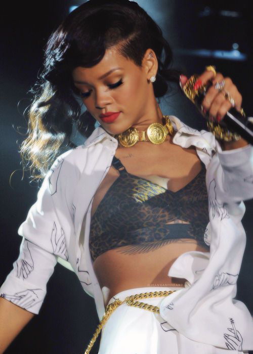 Fotos de Rihanna (apariciones, conciertos, portadas...) [10] - Página 3 Tumblr_mds2nlSXi11qc663zo1_500