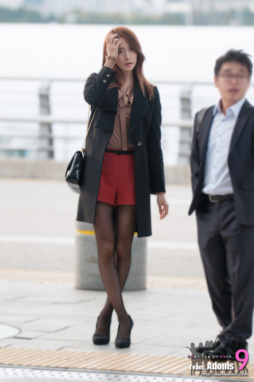 [PIC][31-10-2012]YoonA khởi hành đi Hồng Kông để tham gia sự kiện thời trang "Vivienne Westwood"  - Page 6 Tumblr_mdwezcXPRT1r77uuao1_500